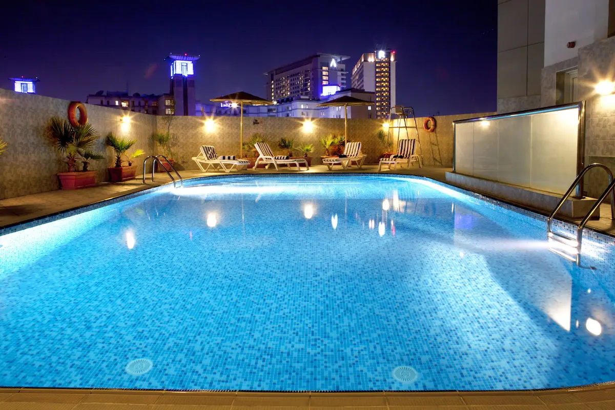 استخر هتل لندمارک ریکا دبی